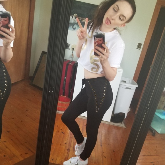 Meet your Posher, Bethany - Picture 2 of 3